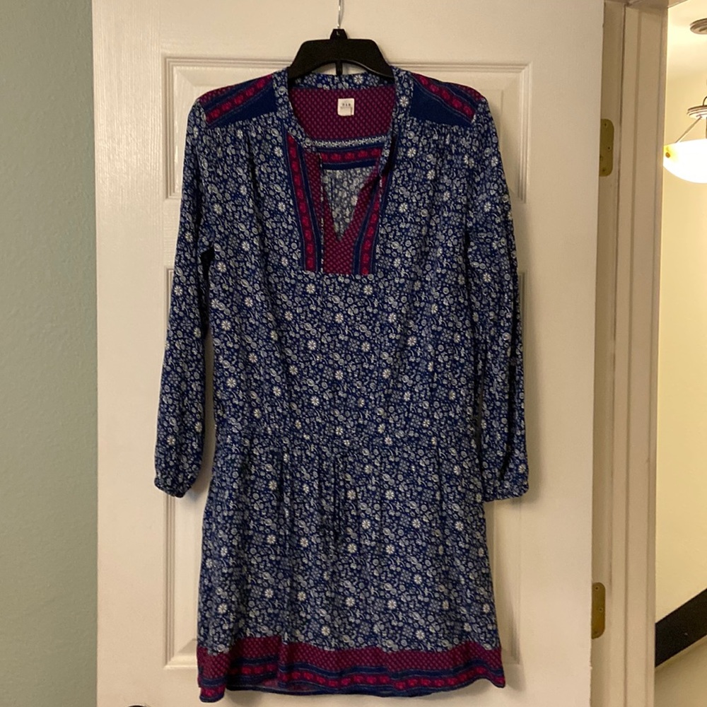 Bright and beautiful GAP mini dress.  Tie neck and waist.  Worn twice.